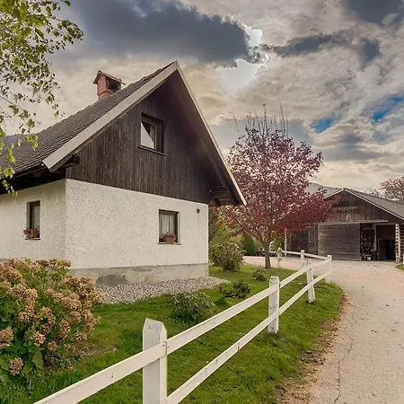 Počitniška hiša Homes Sara *