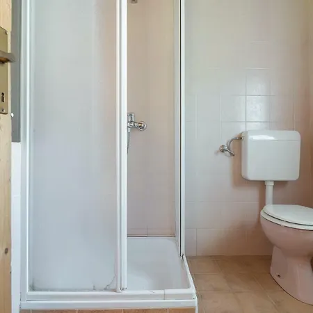 Homes Sara בלד